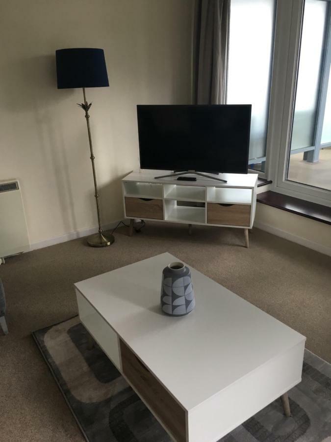 Blue Sky Apartments@The Centrium, Woking Ngoại thất bức ảnh